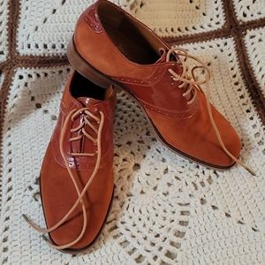 Men's suede and patent Oxford. Rust